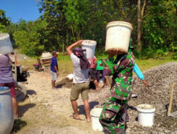 Babinsa Kerja Bakti Pembangunan Infrastruktur Jalan yang Mendukung Kesejahteraan Masyarakat