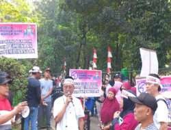 Warga FKW-PIK Gelar Unjuk Rasa Desak Copot Kepala UPK-PPUKMP Pulogadung