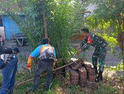 Taman Cerdas Gilingan Solo Menjadi Sasaran Kerja Bakti Babinsa Bersama Linmas dan Warga