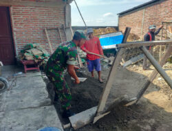 Bantu Rehab Rumah Wujud Kedekatan Babinsa dan Masyarakat