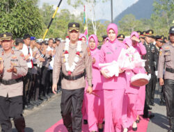 Upacara Farawell dan Tradisi Pedang Pora Iringi Penyambutan dan Pelepasan Kapolres Lingga