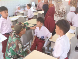 Peduli Kesehatan Anak, Babinsa Karangasem Dampingi Pelaksanaan Program BIAS dan Skrining Kesehatan