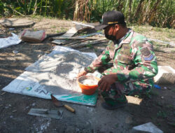 Koptu Marinir Sungkono Mahir dalam Finishing Bangunan TMMD 121