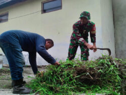 Babinsa Brangkal Berperan Aktif Dalam Menjaga Kebersihan Lingkungan Sekitar Sungai