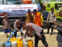 Polres Ponorogo Droping Air Bersih untuk Warga Desa Duri