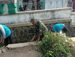 Babinsa Teras Bersama Pemuda Mojolegi Ciptakan Lingkungan Sehat