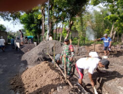 Jalin Keharmonisan, Babinsa Banyudono Bantu Kerja Bakti Warga