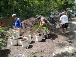 Pengecoran Jalan Wujud Nyata Sinergi TNI-Rakyat