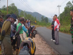 Camat Singkep bersama Kades Batu Kacang Giat Bersih-bersih Jalan Raya Menuju Singkep Barat