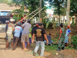 Kerja Bakti, Babinsa Kodim 0802/Ponorogo dan Warga Pembersihan di Sekitar Makam