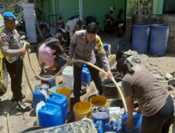 Polres Pacitan kembali Salurkan Bantuan Air Bersih untuk Warga Desa Klesem