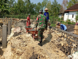 Karya Bakti Babinsa Bersama Warga Desa Sumberbening