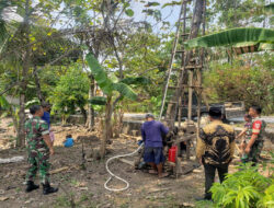 Demi Air Untuk Masyarakat, Babinsa Juwangi Bersama Yayasan Indonesia Iklas Pantau Pembuatan Sumur Bor