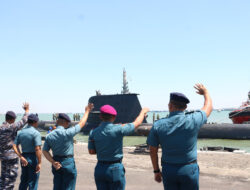 Lantamal V Lepas Keberangkatan Kapal Selam Australia HMAS Waller (SSG-75)