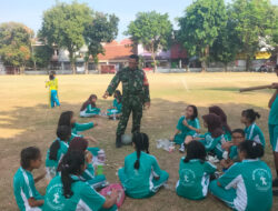 Babinsa Jayengan Berikan Motivasi Rajin Belajar dan Cegah Kenakalan Kepada Siswa Siswi Sekolah