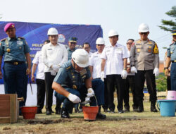 Danlantamal V Dampingi Kasal Peletakan Batu Pertama Panti Asuhan dan Musholla