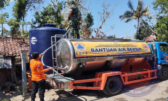 Atasi Krisis Air, Babinsa Kodim 0802/Ponorogo Pendampingan Pengedropan Ke Rumah Warga