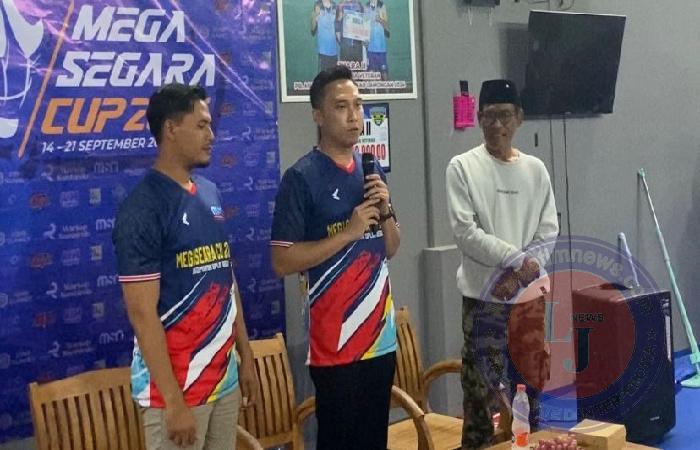 Dirham Akbar Aksara ST, B.Eng, M.Sc Buka Turnamen Badminton Mega Segara