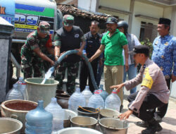 Kodim 0806/Trenggalek Kirimkan Serbuan Air Bersih: TNI Hadir Bantu Warga Terdampak Kekeringan