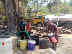 Babinsa Koramil 0801/11 Donorojo Bantu Penyaluran Air Bersih Kepada Warga Binaan