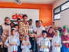 Alumni Stikosa AWS Bagikan 320 Makan Siang Gratis untuk Anak Yatim Piatu di Surabaya dan Sidoarjo