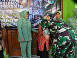 Anjangsana dan Baksos HUT ke 79 TNI, Dandim 0802/Ponorogo Disambut Tangis Haru Warakawuri