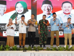 Polres Ponorogo Fasilitasi Paslon Gelar Deklarasi Damai Pilkada 2024 Nyayikan Lagu Kemesraan