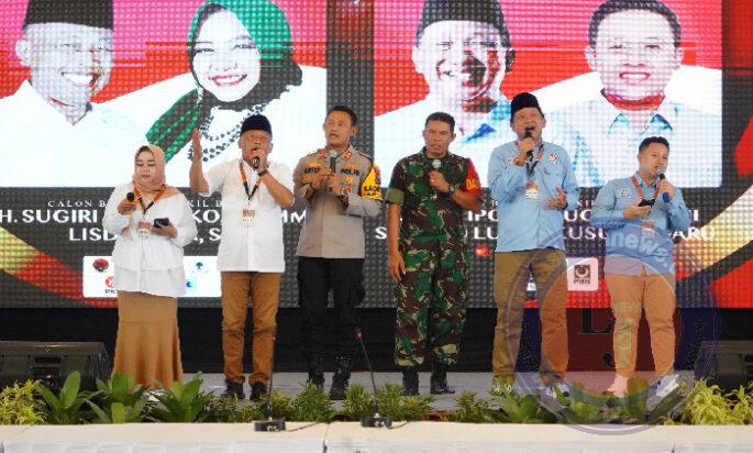 Polres Ponorogo Fasilitasi Paslon Gelar Deklarasi Damai Pilkada 2024 Nyayikan Lagu Kemesraan