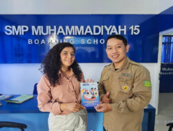 Suasana Belajar Menyenangkan bersama Susana Merary Romero Benites, Mahasiswa S2 ITS dari El Salvador di Kelas Bahasa SMP Muhammadiyah 15 Surabaya