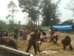 Peduli Tempat Ibadah, Koramil Gesi Berjibaku Bersama Warga Bangun Mushola