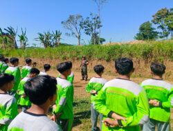 Babinsa Koramil 05/Ampel Berian materi Wasbang dan PBB di Pondok Pesantren Abi Umi