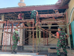 Semangat, Babinsa Karangmalang Bantu Pembangunan Masjid