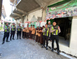 Jumat Berkah, Satlantas Polres Gresik Berbagi Kebaikan di Pondok Pesantren