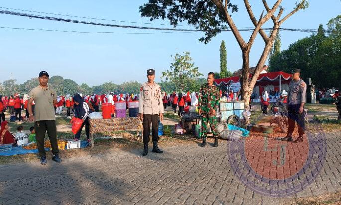 Babinsa Koramil Padas dan Polsek Padas Kompak Pengamanan Senam Perwosi