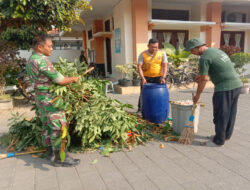 Patut Dicontoh..!! Ternyata Begini Cara Babinsa Kratonan dalam Menjaga Kebersihan dan Kerapian Lingkungan