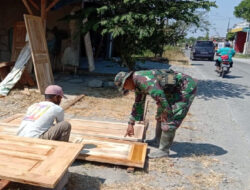 Babinsa Timba Ilmu dari Pengrajin Kayu