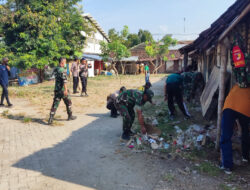 Karya Bakti Peringati HUT ke 79 TNI, Kodim 0802/Ponorogo Bersihkan Sampah di Pasar dan Saluran Air