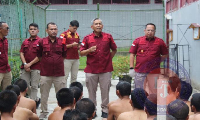 Divisi Pemasyarakatan Kanwil Menkumham Riau Geledah Rutan Rengat