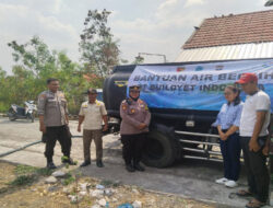 Ini Harapan Danramil 0812/02 Deket Bantu Distribusi Air Bersih Bagi Warga Masyarakat