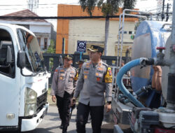 HKGB ke 72 Bhayangkari Polres Lamongan Dropping 107.000 Liter Bantuan Air Bersih