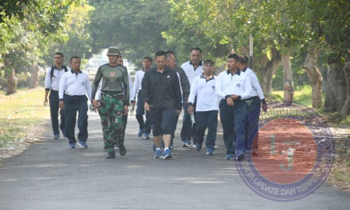 Dankodiklatal Tinjau Latihan Terjun Free Fall di Sky Diving Simulator Pusdiksus