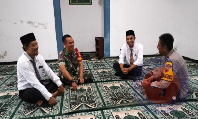 Babinsa Winong Tumbuhkan Kedekatan dengan Tokoh Agama