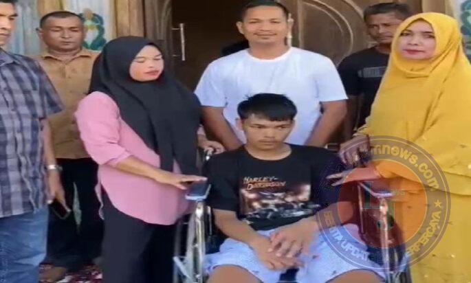 Keceriaan Keluarga Hamdi Bersama Kursi Roda Bantuan HAKAM-AYI