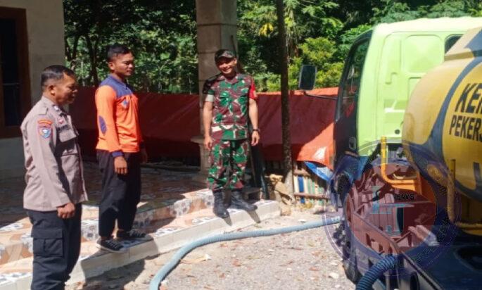 Babinsa Bersama BPBD Salurkan Bantuan Air Bersih, Antisipasi Kekeringan