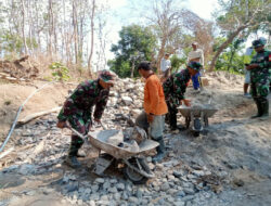 Peringati HUT ke 79 TNI Tahun 2024, Kodim 0802/Ponorogo Karya Bakti Buka Akses Jalan Antar Desa