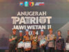 Pak Bhabin Polres Jember dan Tiga Pilar Desa Pontang Raih Anugerah Patriot Jawi Wetan II