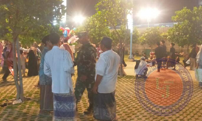 Babinsa Sindon Komsos dengan Warga Disela Pengajian