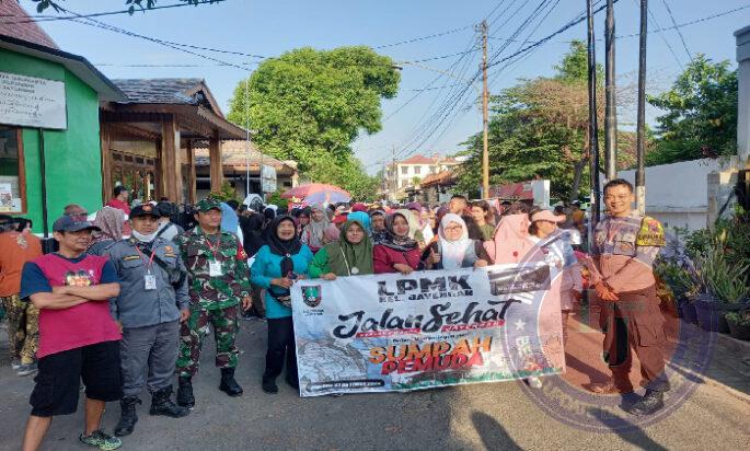 Peran Serta Babinsa Jayengan Jalan Sehat  Bersama Peringati Hari Sumpah Pemuda