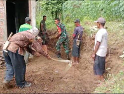 Wujud Kepedulian Babinsa Koramil 0801/11 Donorojo membantu Pembersihan Lingkungan