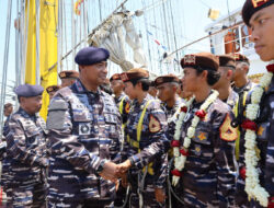 Sukses Laksanakan Muhibah Duta Bangsa, Danlantamal V Sambut Kedatangan KRI Bima Suci